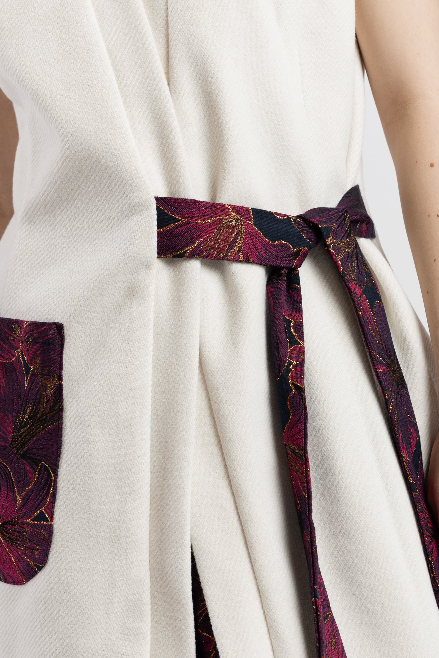 Vestă Cu Detalii Florale